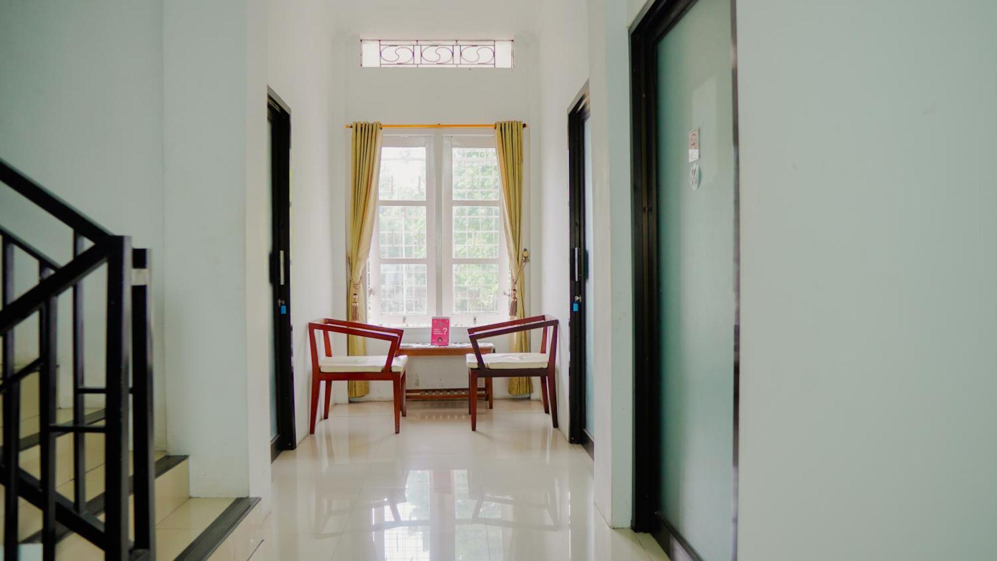Dormitory Tourism Sritanjung Banyuwangi By Gajahsora Management Exterior photo