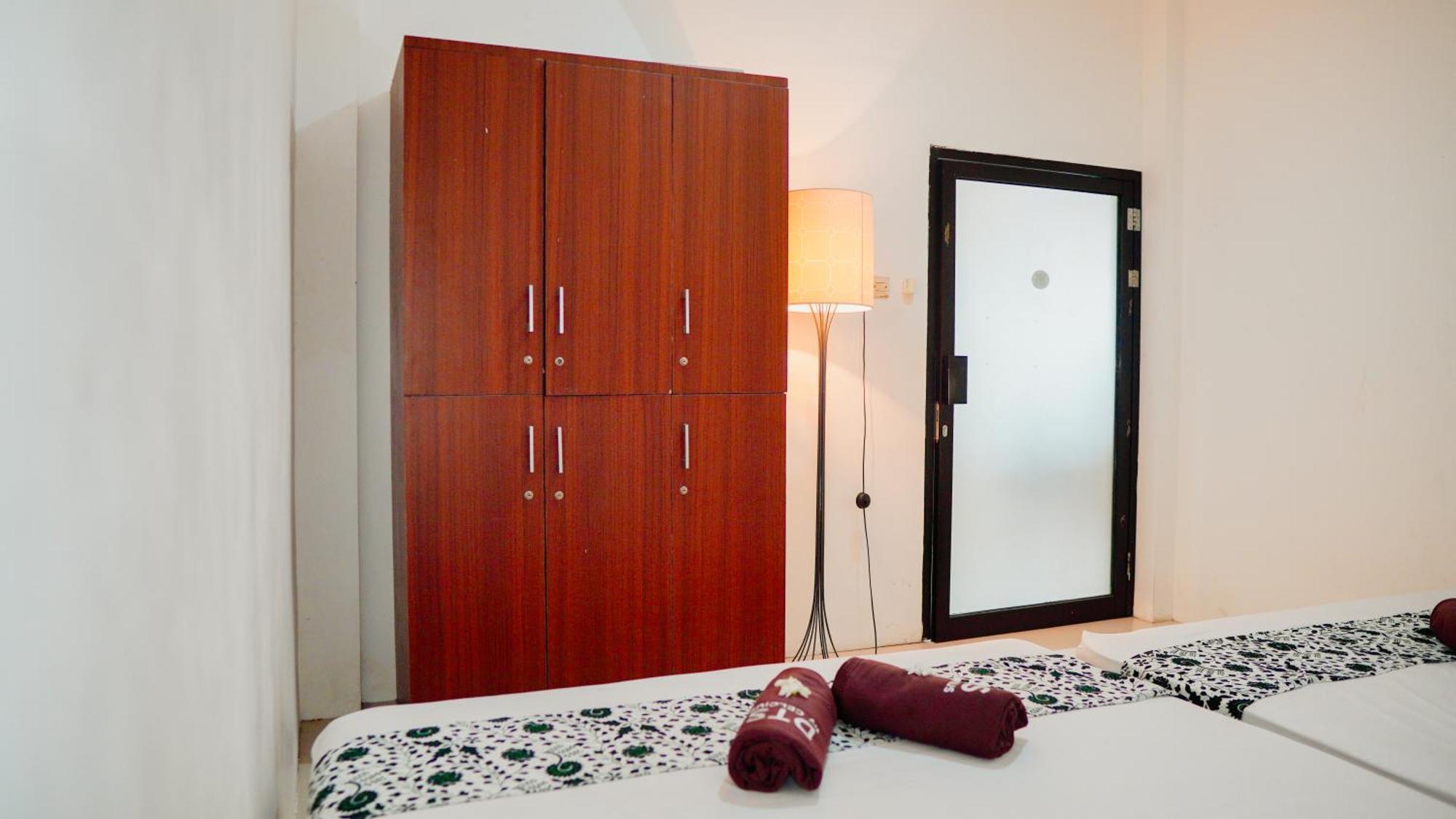 Dormitory Tourism Sritanjung Banyuwangi By Gajahsora Management Exterior photo